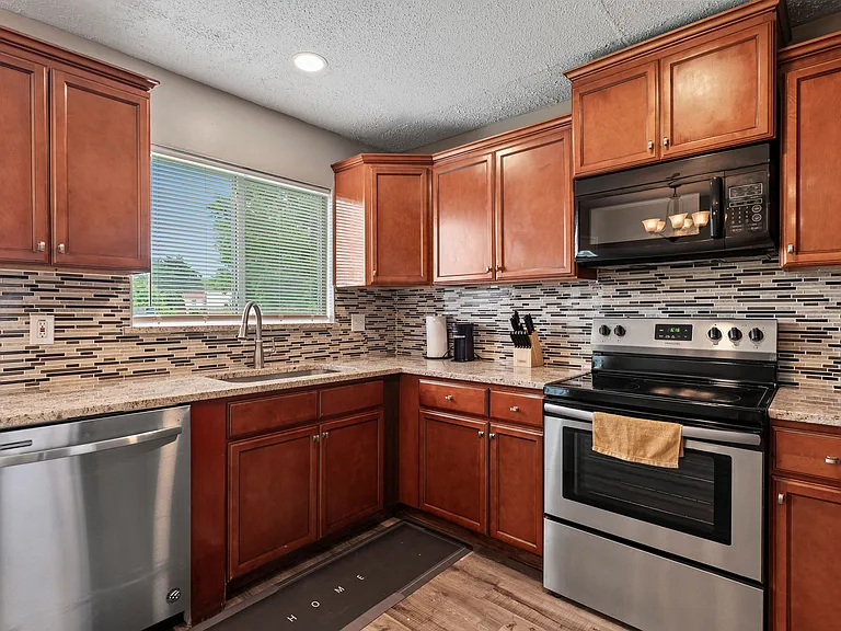 5185 Edgemere Dr — Photo 11