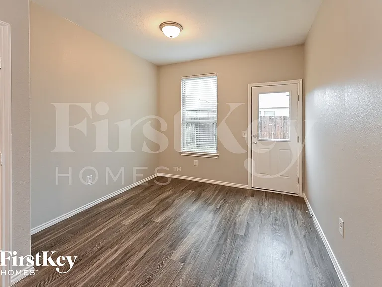 14711 Myrtle Point Dr — Photo 2