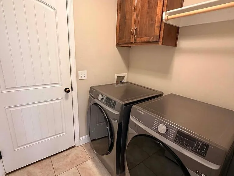 1104 Lakeview Dr — Photo 9
