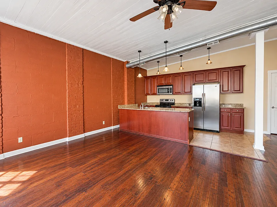 305 S Lincoln St #D