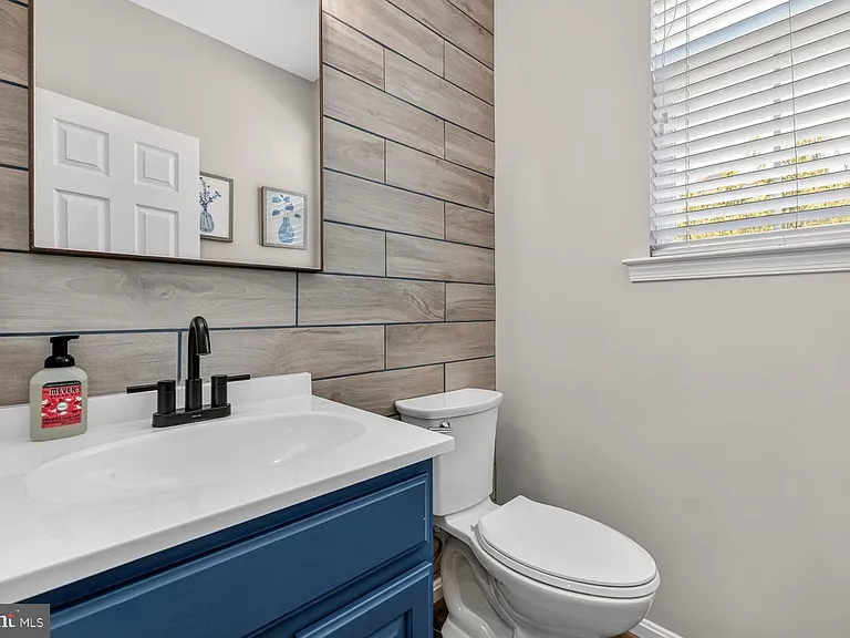 121 Polo Way — Photo 18