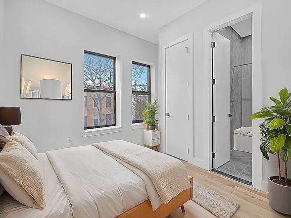 3rd image of 1731 Norman St APT 2L