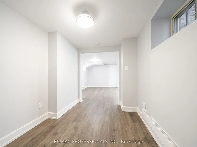 1485 King St W #4 — Photo 8