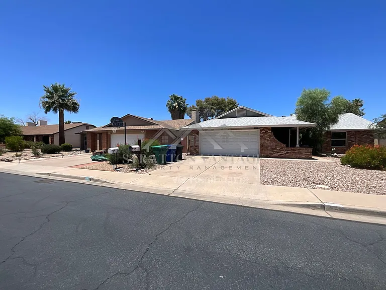 904 W Plata Ave — Photo 2