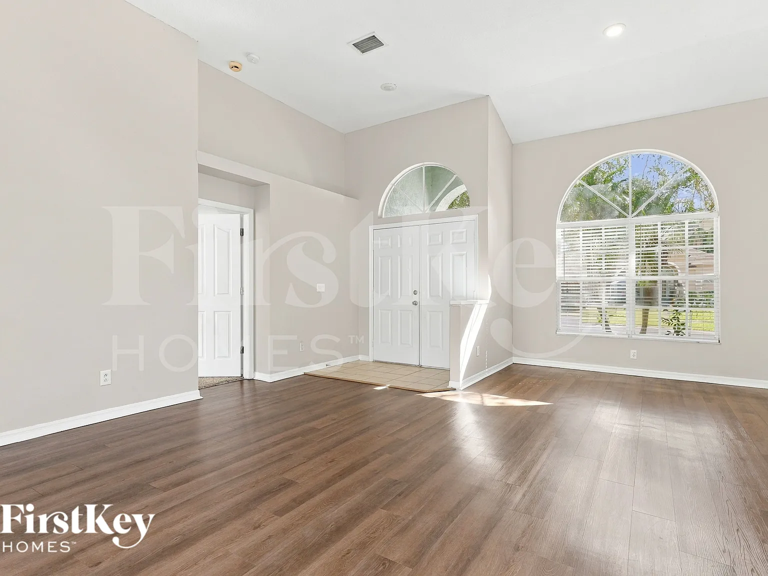 4 bed, 2.0 bath, 2004 sqft, $2,470 — Photo 3