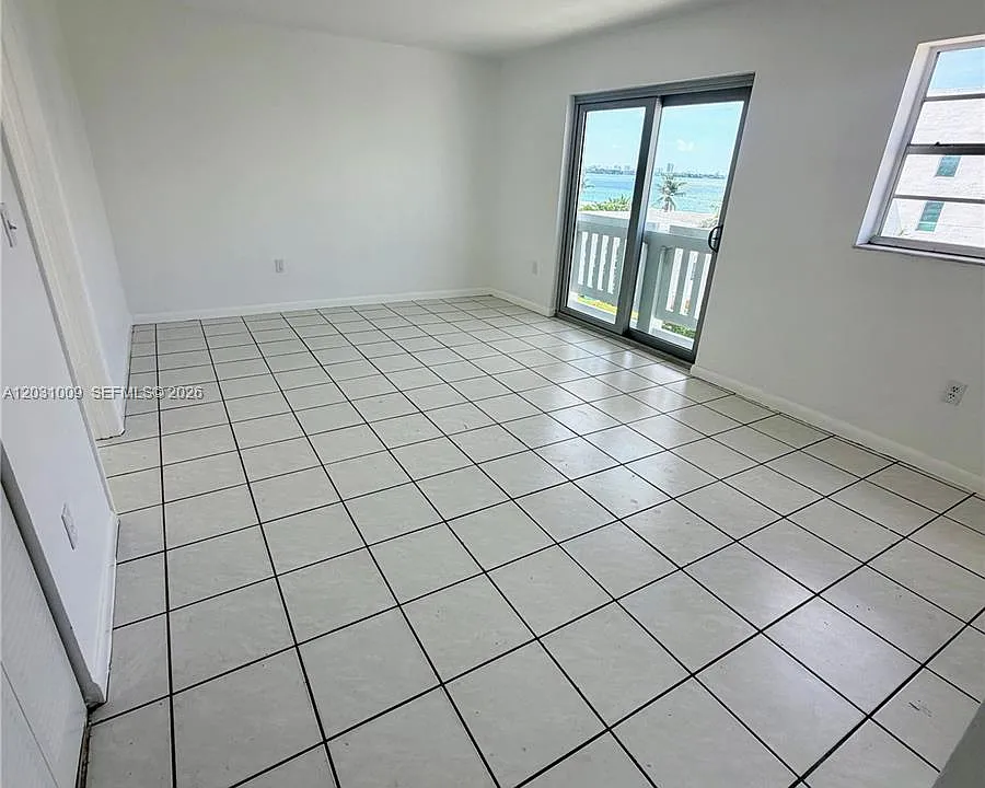 2001 Bay Dr #401