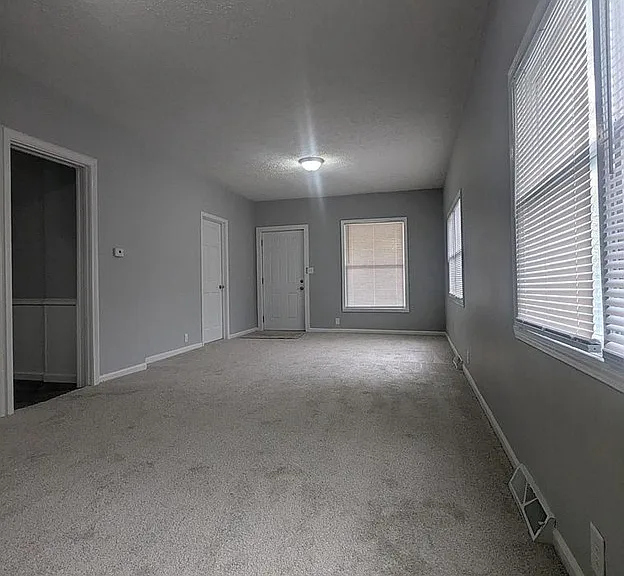 727 Diamond Ave — Photo 5