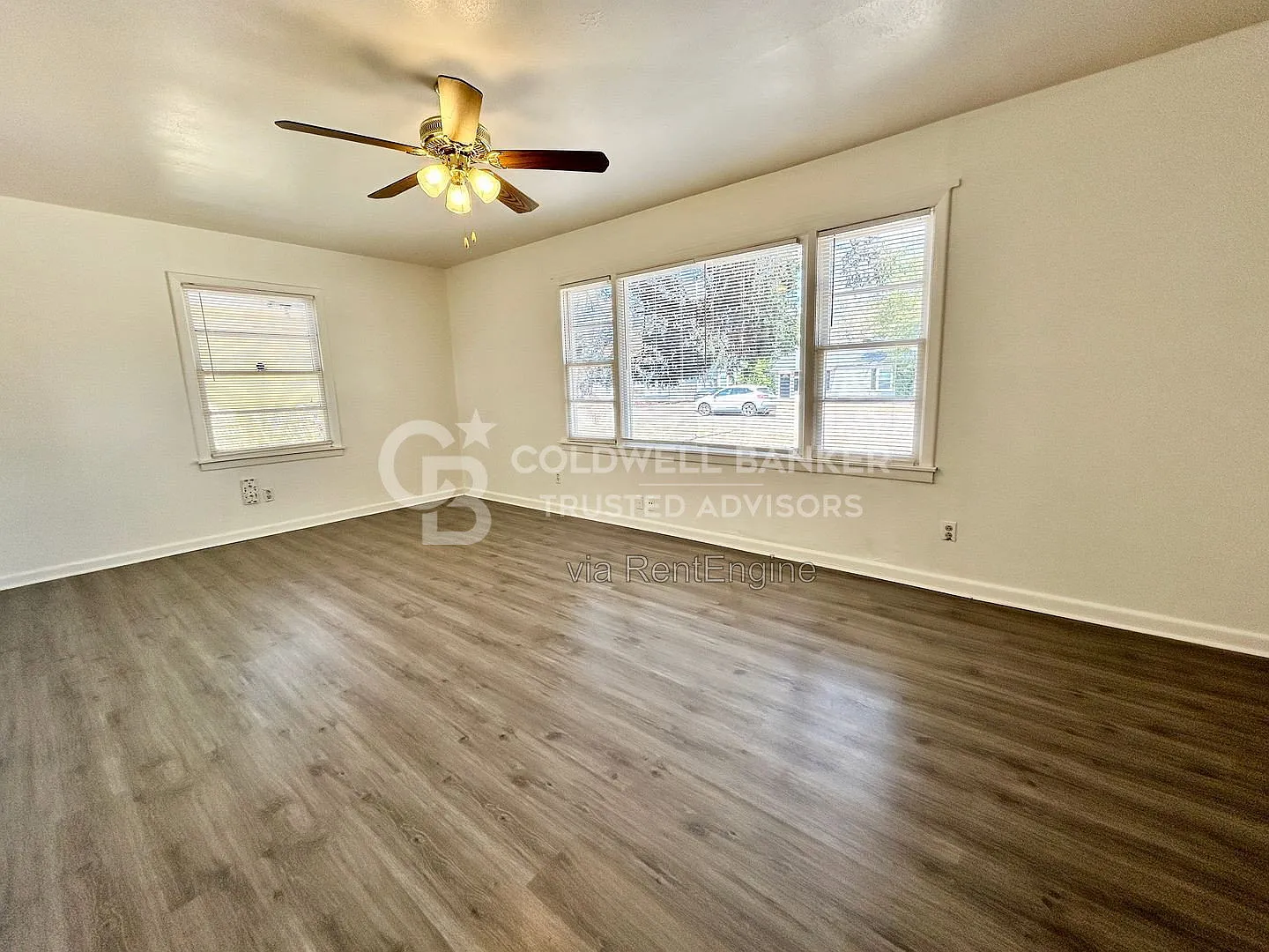 2 bed, 1.0 bath, 1135 sqft, $999 — Photo 2