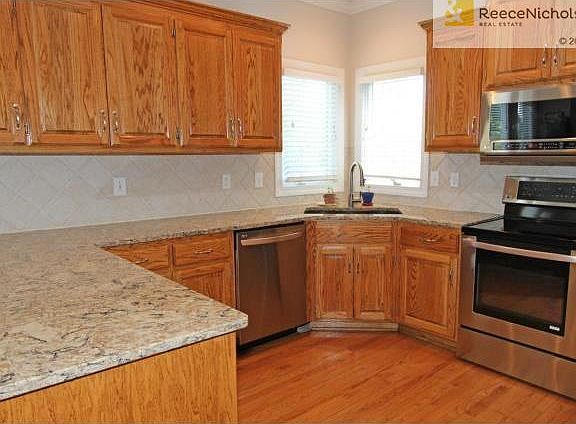 Cambria Quartz Countertops and 4 Year New Appliances
