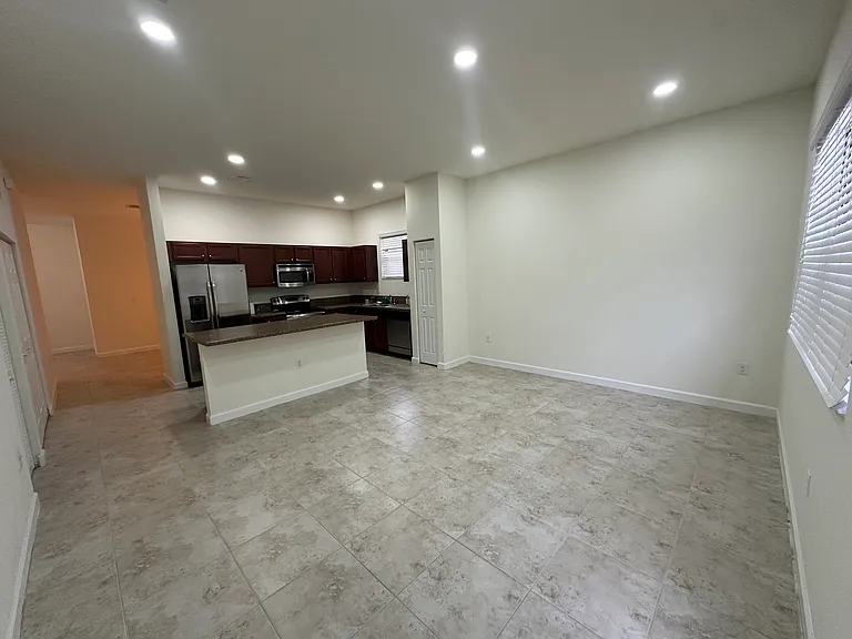 721 SE 35th Ave — Photo 12