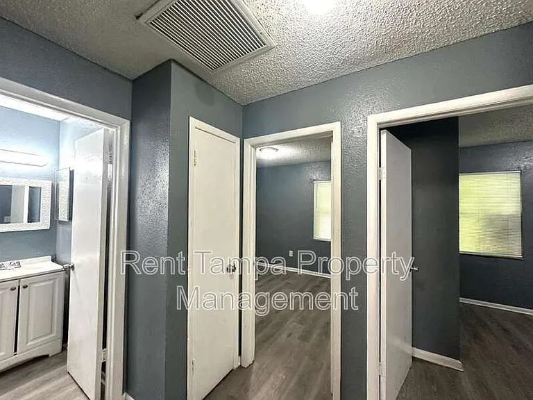 8304 N Mulberry St — Photo 2