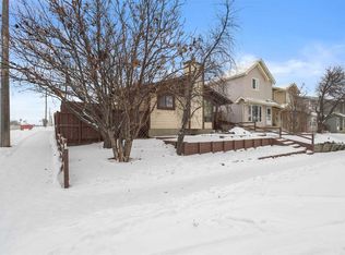 6496 W 54th St NE, Calgary, AB T3J 1Z5