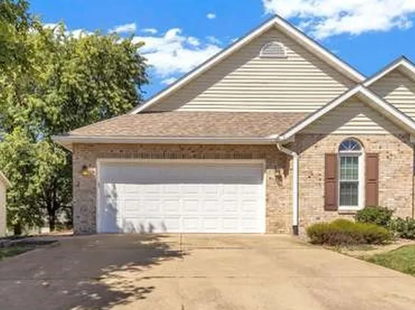2 Berry Patch Ln, Glen Carbon, IL 62034