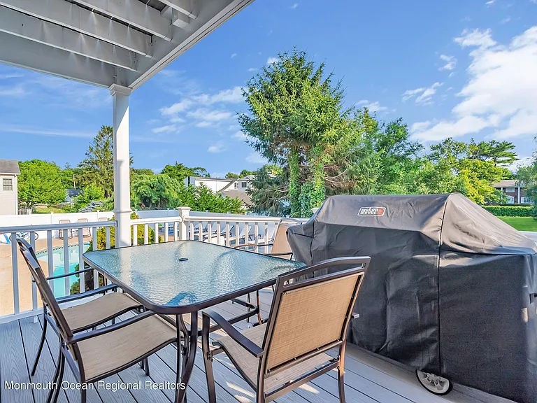 45 Roslyn Ct — Photo 31