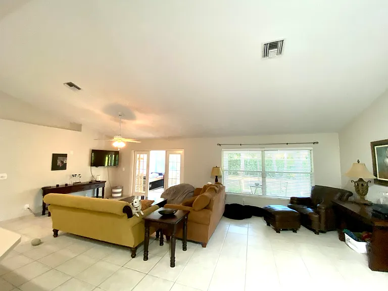 1094 Raintree Ln — Photo 17