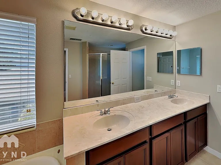 1460 Travertine Ter — Photo 12