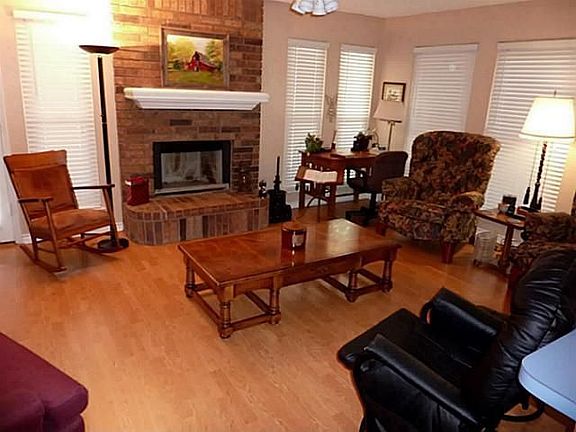 4th image of 105 Couch Ln