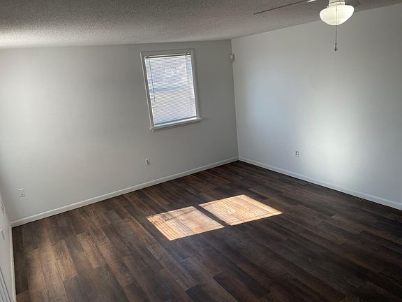 3rd image of 256 E Oakdale Ave #256
