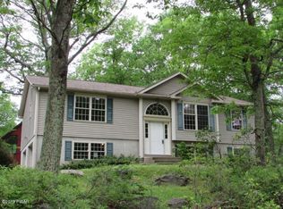 218 Comstock Dr, Lords Valley, PA 18428