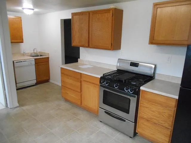 3234 W Fairview Pl #4 — Photo 1