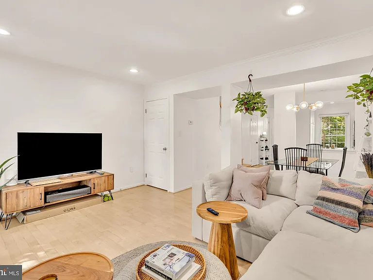 2536 S Walter Reed Dr #D — Photo 8