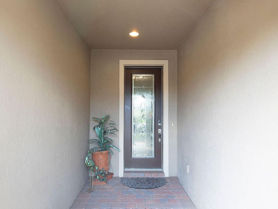 1st image of 469 SE Bancroft Court