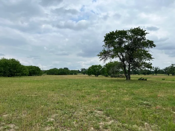 17 Settlement Way, Luling, TX 78648
