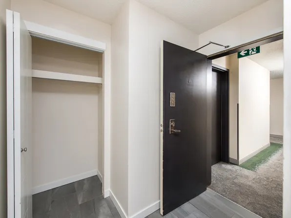 9916 113th St NW, Edmonton, AB T5K 2N3