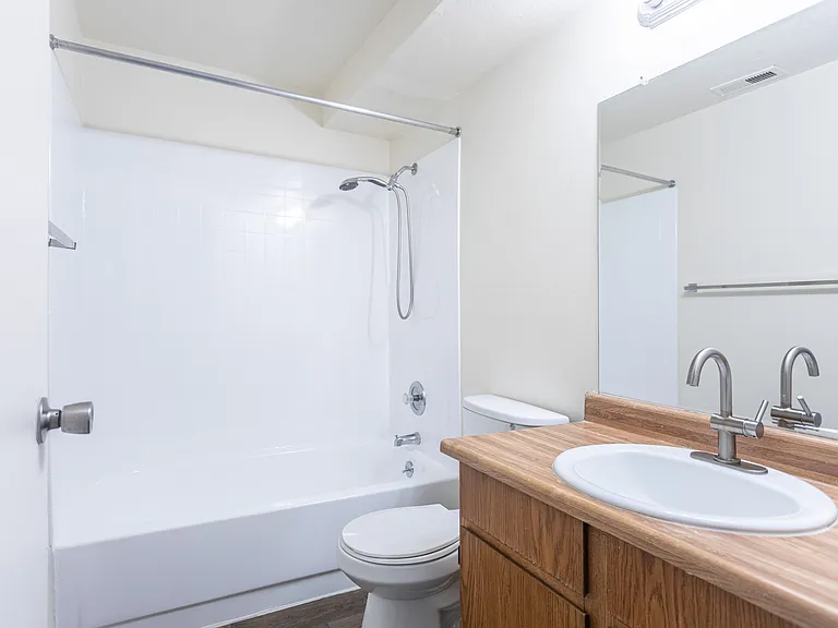 Arcadia-Green-Apartments Full Bath