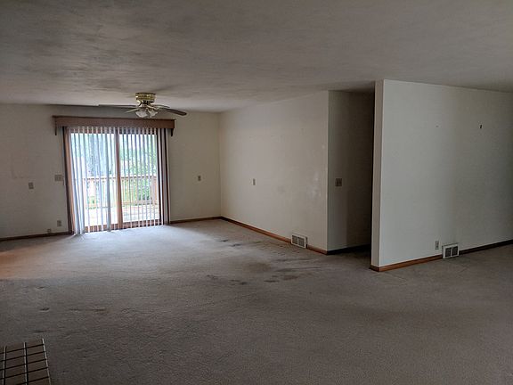 3rd image of 824 Duff Dr