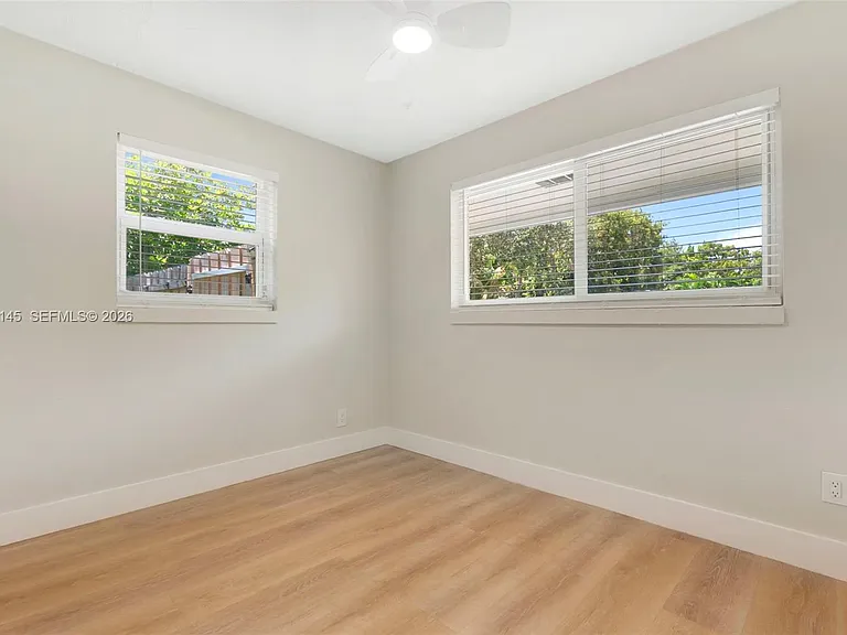 702 NW 18th St #1-2 — Photo 13