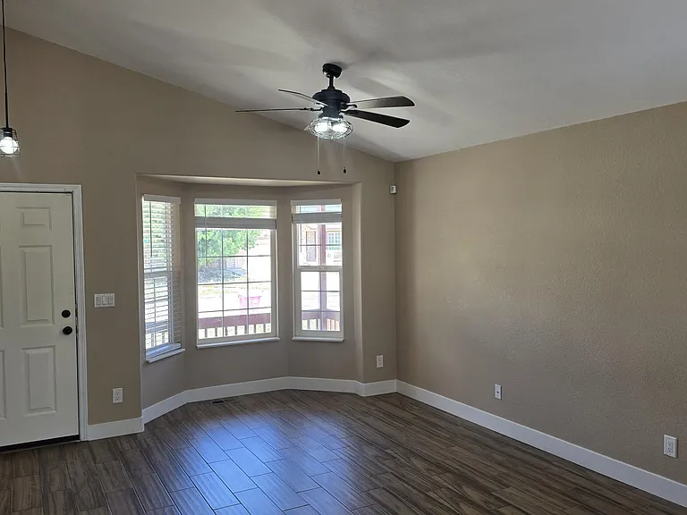 5018 Pathfinder Dr — Photo 5