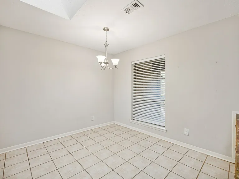 1725 Northcrest Dr — Photo 20