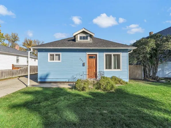 922 S 4th St SE, Medicine Hat, AB T1A 0M1