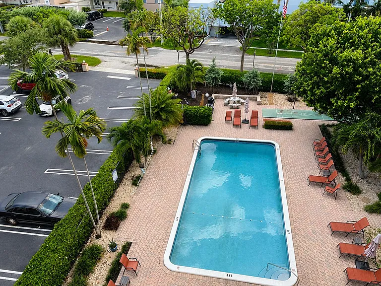 400 N Riverside Dr #505 — Photo 15