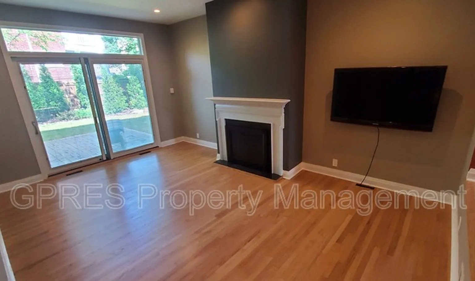 Renovated and Spacious Squirrel Hill Townhouse — Photo 4