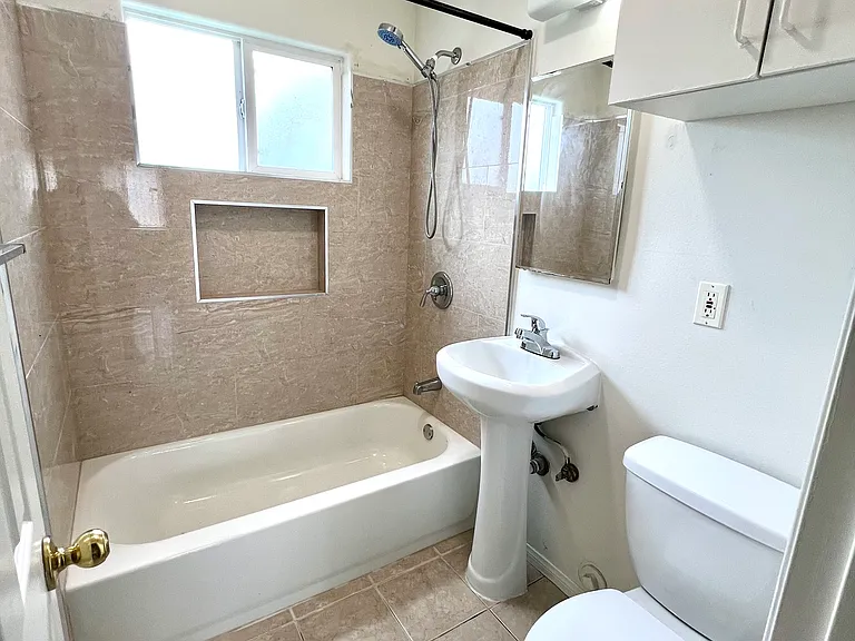 8786 La Salle St — Photo 8