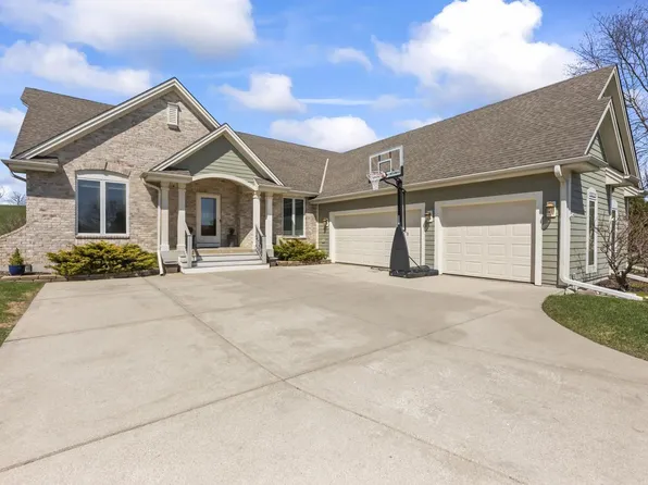 N86W27678 Meadowview COURT, Hartland, WI 53029