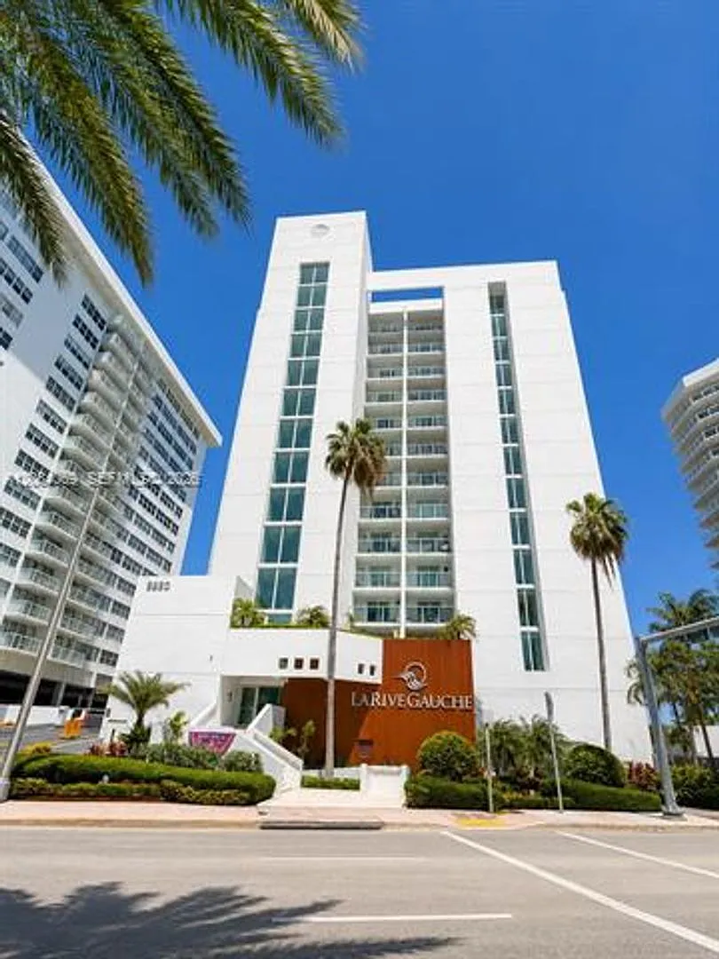 5880 Collins Avenue Cu — Photo 2