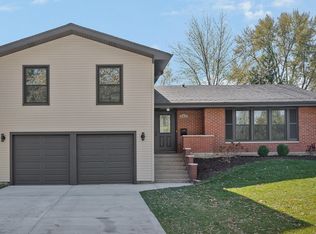 21W543 Monticello Rd, Glen Ellyn, IL 60137