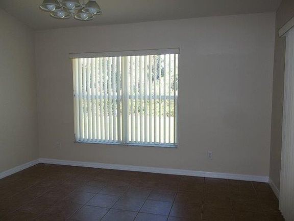 5th image of 1139 New London St