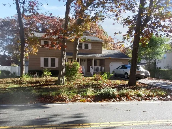 (undisclosed Address), Shirley, NY 11967