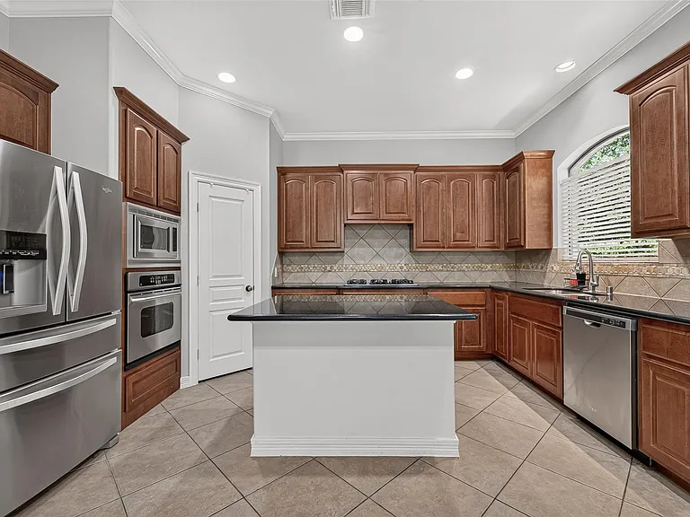8602 Two Sisters Ct — Photo 14