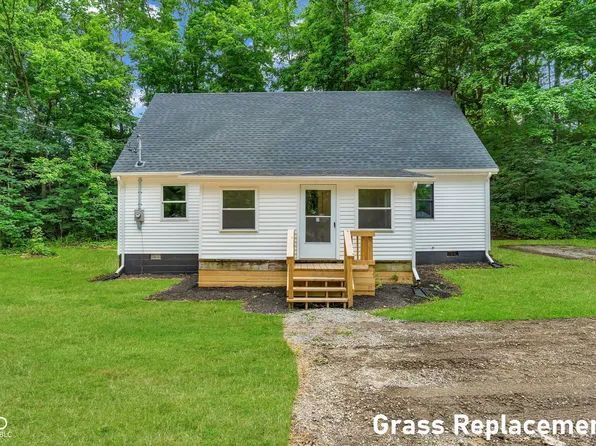 212 W Jackson St, Veedersburg, IN 47987