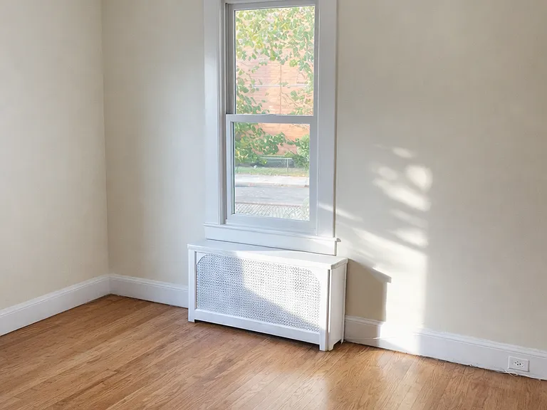 32 White Pl #1 — Photo 5