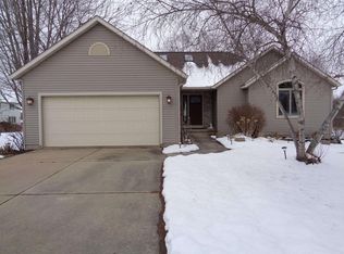 324 Ashberry Ct, Stoughton, WI 53589