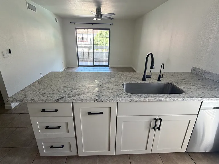 3119 W Cochise Dr #252 — Photo 4