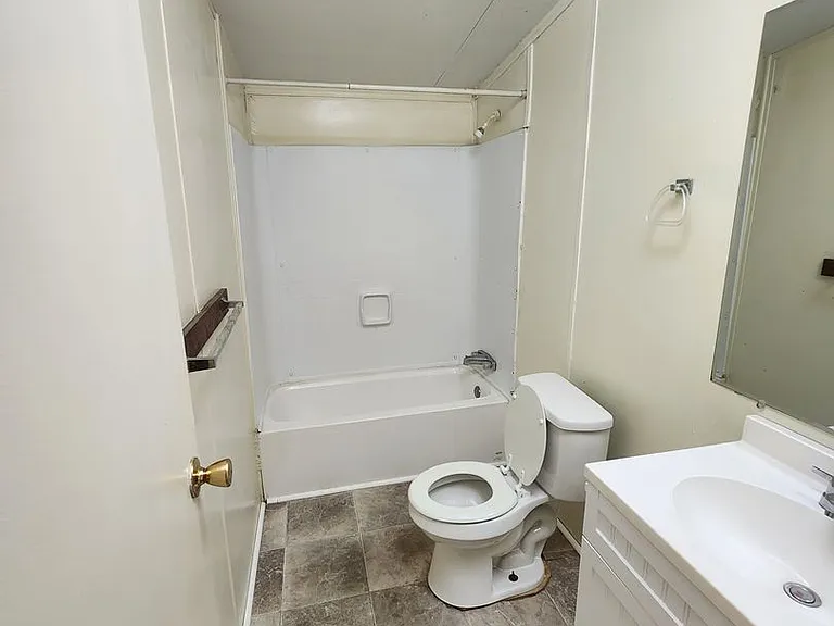 944 Hollywood Dr — Photo 19