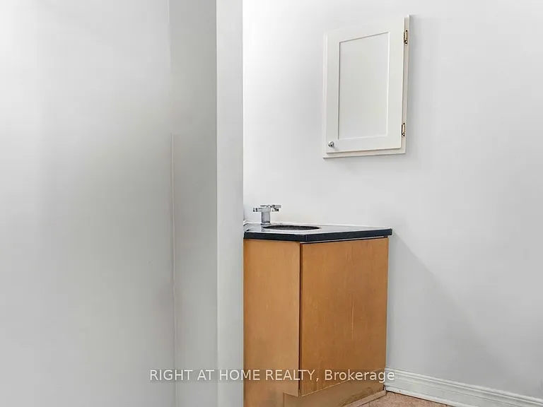 134 York St #1009 — Photo 12