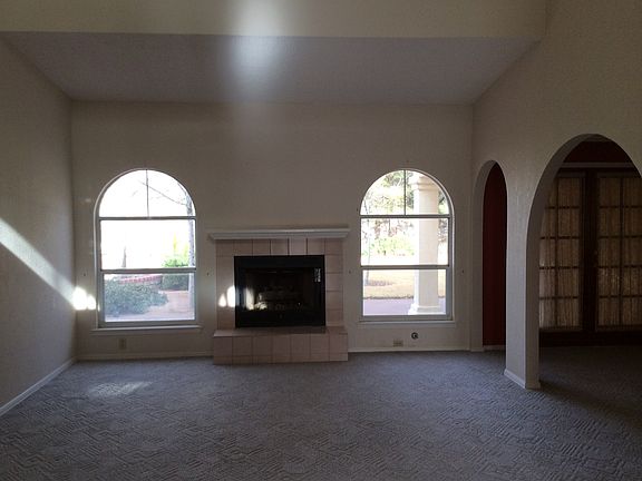 3rd image of 1013 Falcon Head Ln